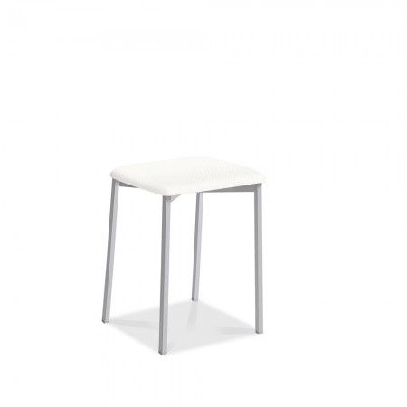 Entdecken Sie den Küchenhocker Kelsa in Aluminiumfarbe. Widerstandsfähige Struktur, gepolsterter Sitz und kompakte Größe 33x47x3