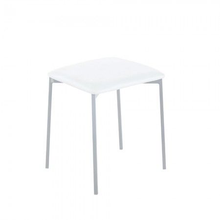 Taburete Inaya bedeutet "Hocker Inaya" in Deutsch.