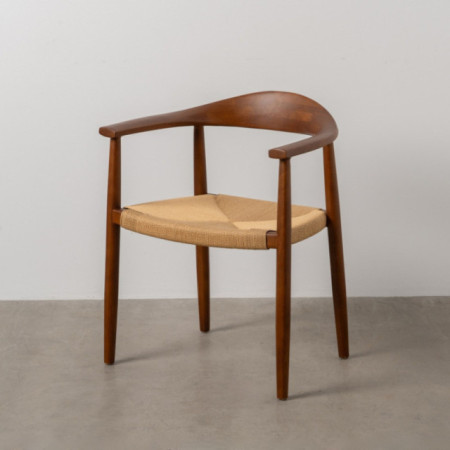 Silla de brazos en madera de haya marrón con asiento trenzado en cuerda de papel 63 x 77,5 x 44 cm