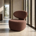 Sillón bajo sin brazos en tejido marrón chocolate y contrachapado 77 x 79 x 73 cm