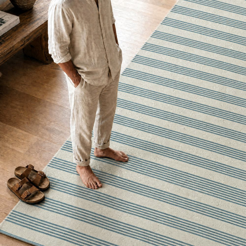Alfombra gran formato in and out reversible a rayas en polipropileno azul índigo 200 x 1 x 300 cm