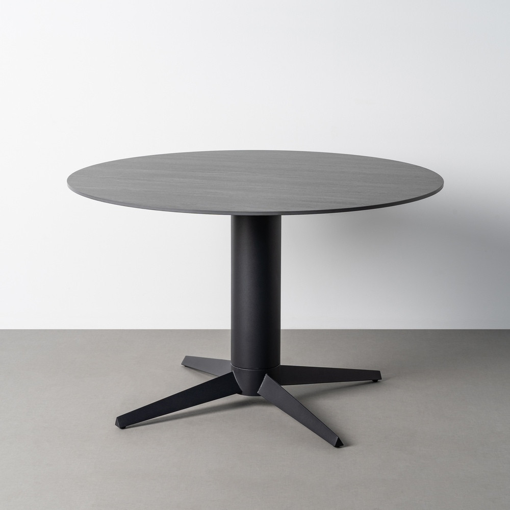 Mesa de comedor redonda cerámica efecto travertino negro y pie aspa negro 75 cm