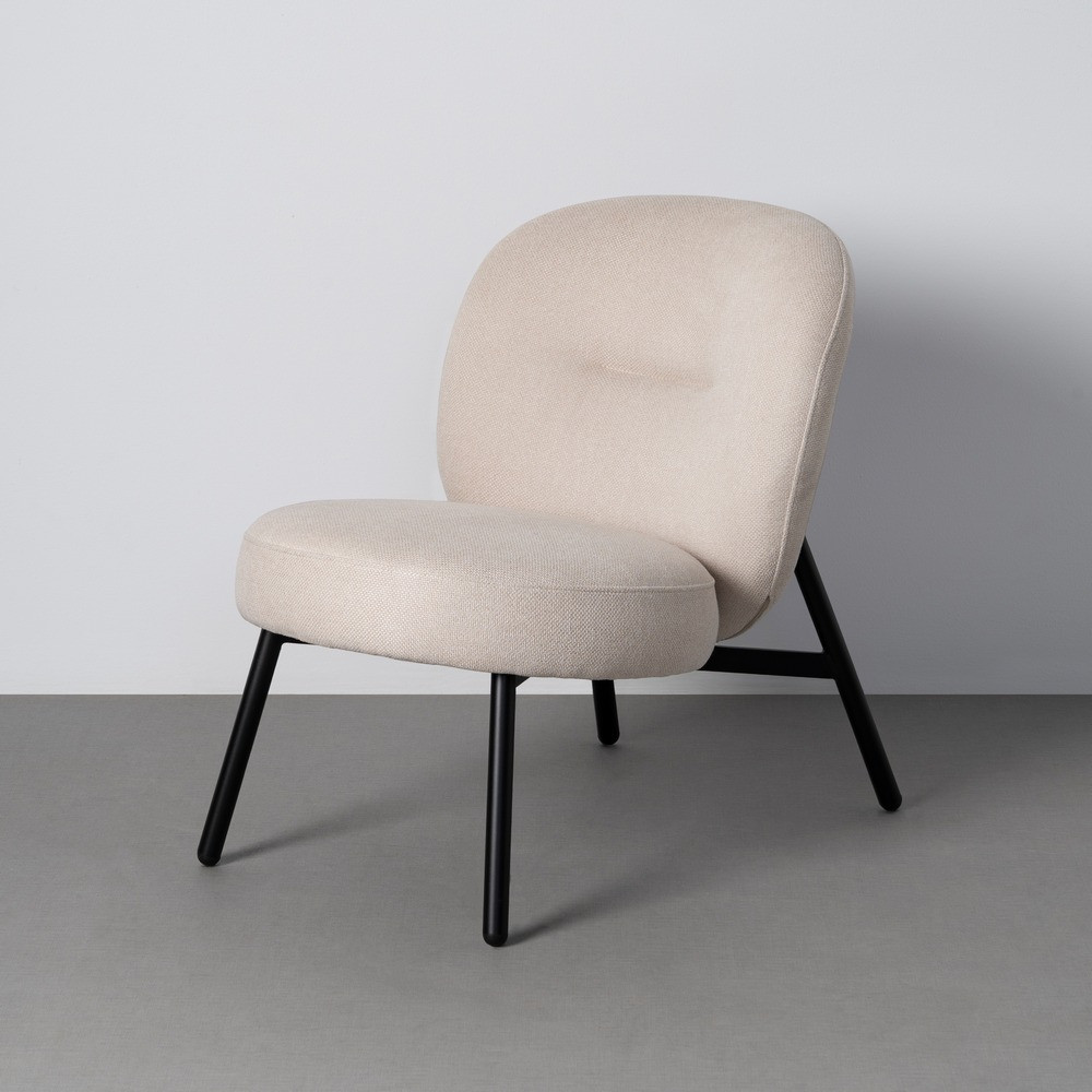 Sillón butaca baja de uso profesional tapizado en tejido crema 59 x 78 x 73 cm