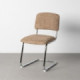 Chaise tapissée en camel, structure cantilever en métal