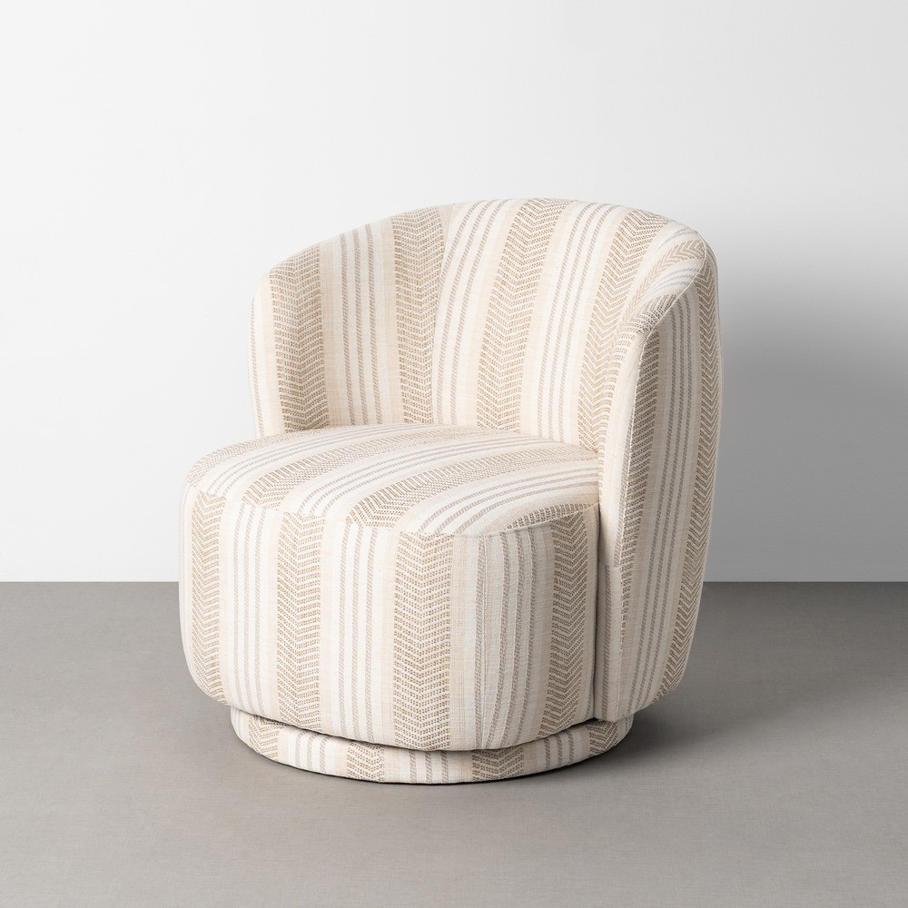 Sillón de salón giratorio tapizado en tejido beige y metal 75 x 65 x 74 cm