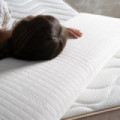 Almohada viscoelástica inyectada para cama 135 con funda stretch 135 x 10 x 38 cm