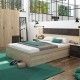 Bett mit Schubladen im Ehebett-Stil eingerichtet