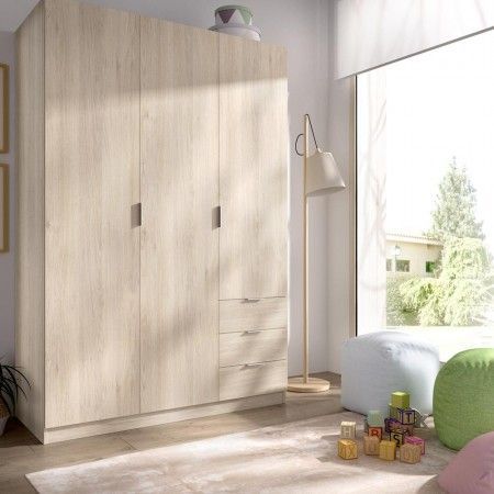 Eiche Schrank mit 3 Türen und 3 Schubladen geschlossen.