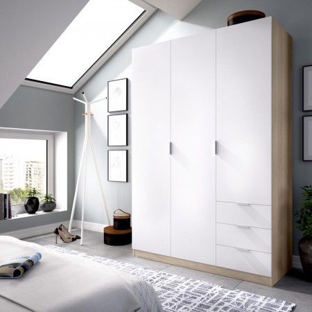 Armoire de style nordique à 3 portes et 3 tiroirs fermée